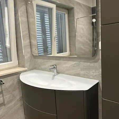 Lägenhet Luxury Lucy With Terace & Fittnes Centar